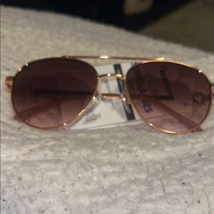 Stylish Gold Aviator type Sunglasses